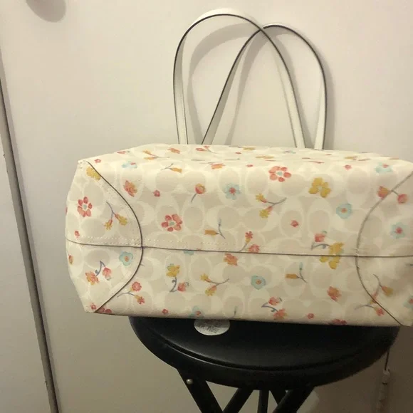 Coach White Floral Tote Bag - Picture 3 of 4